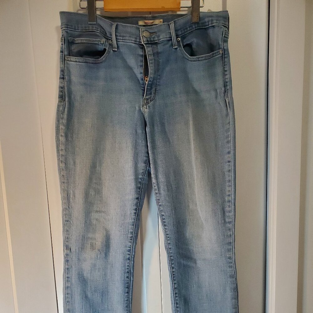 Levi' Slimming Straight Boot Cut size 16 light denim